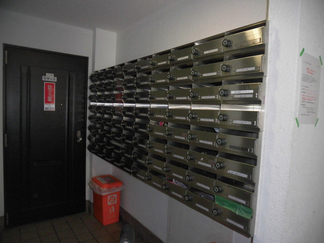 大阪市中央区谷町６丁目の賃貸マンションのエントランス