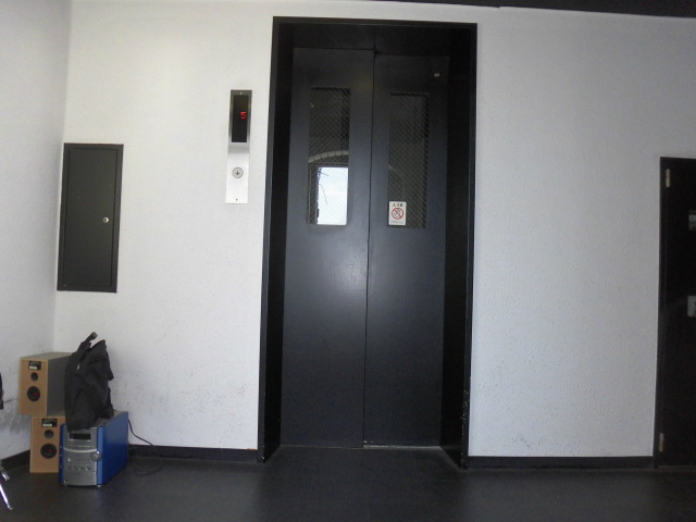 大阪市中央区谷町６丁目の賃貸マンションのエントランス