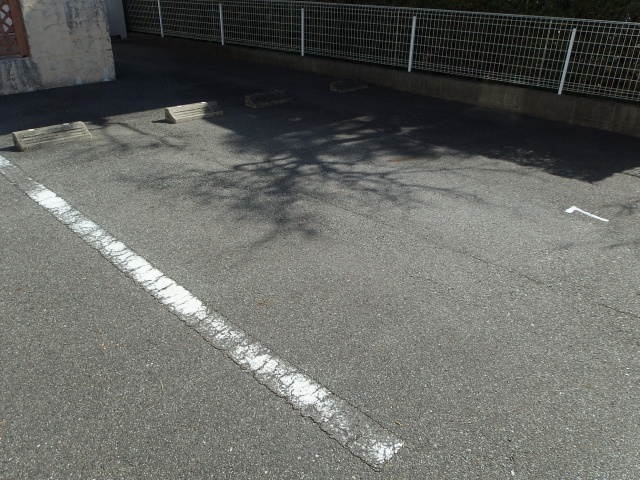 パストラルコートＥ棟の駐車場