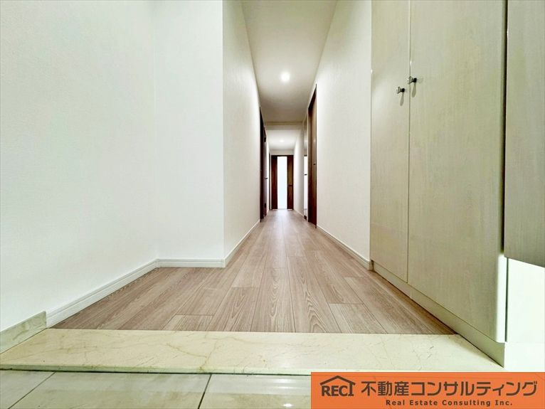 ジークレフ御影山手緑楓館の玄関