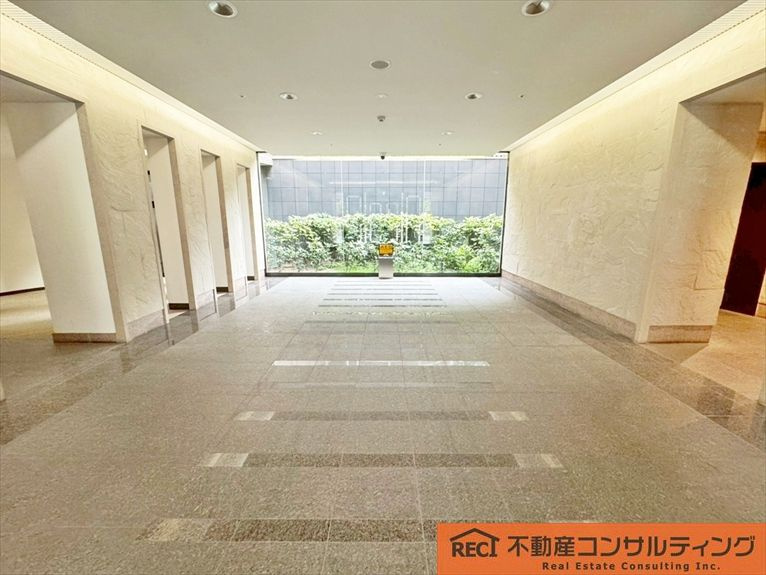 ジークレフ御影山手緑楓館のエントランス