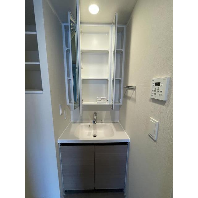 コンフォリア・リヴ本町WEST Qの独立洗面台