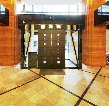 カスタリアタワー肥後橋のエントランス