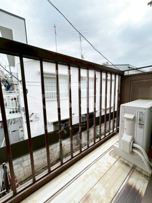 【バルコニー】 | コーポ十条 | 開放的で明るい空間を演出してくれるバルコニーです