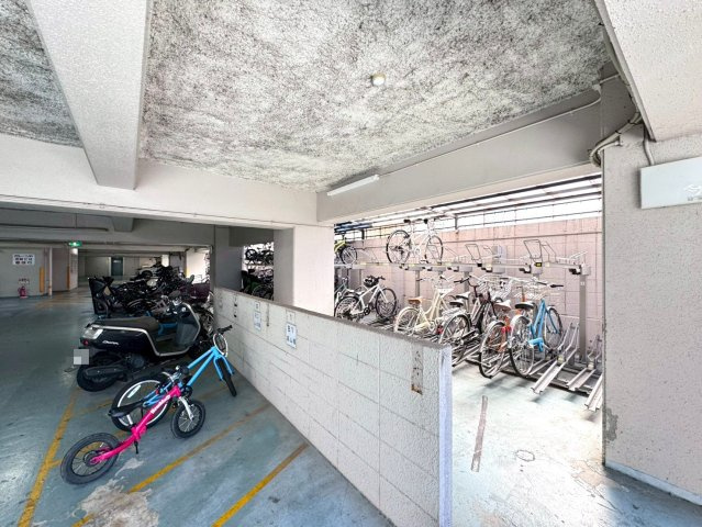 ◆令和７年９月リフォーム完了◆駅徒歩１分の至便地◆ＷＩＣ付き◆グラン・ドムール丹波口のその他共用部分|駐輪場・バイク置き場