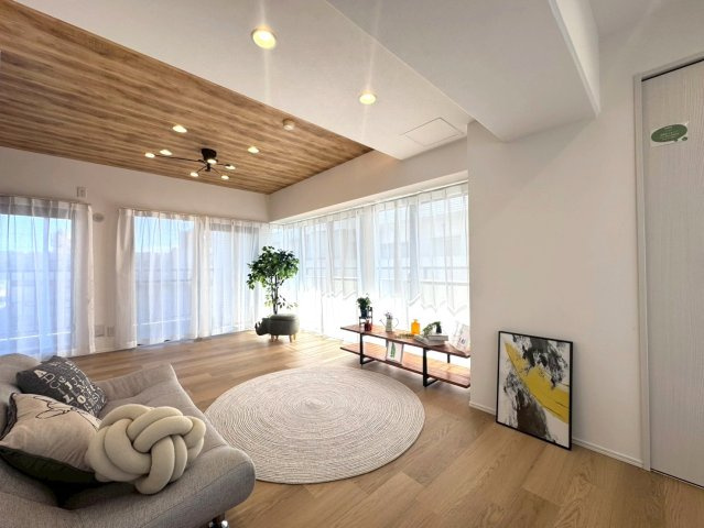 ◆令和７年９月リフォーム完了◆駅徒歩１分の至便地◆ＷＩＣ付き◆グラン・ドムール丹波口の居間・リビング|リビング