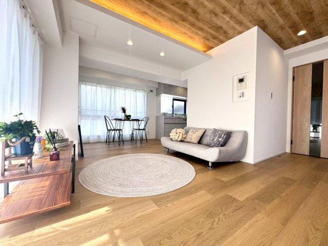 ◆令和７年９月リフォーム完了◆駅徒歩１分の至便地◆ＷＩＣ付き◆グラン・ドムール丹波口の居間・リビング|リビング