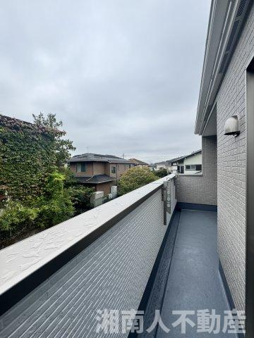 鎌倉市今泉台５丁目１１１１－１３８新築戸建てのバルコニー|お洗濯にも便利なバルコニー付き