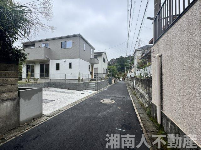 鎌倉市今泉台５丁目１１１１－１３８新築戸建ての前面道路含む現地写真|前面道路含む現地写真です