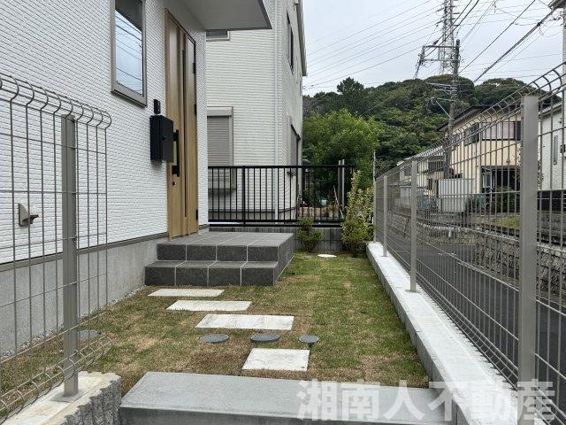 鎌倉市今泉台５丁目１１１１－１３８新築戸建ての庭|お庭が付いています