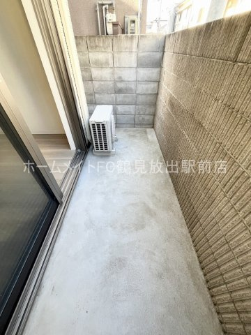 大阪市鶴見区放出東２丁目のアパートのバルコニー