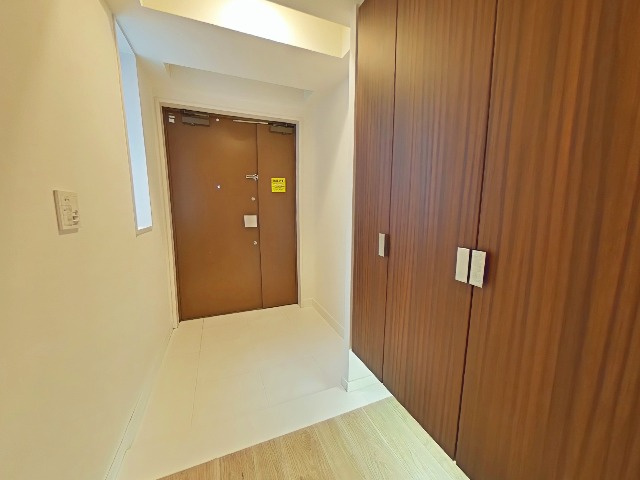 ローレルコート新千里東町あかしやの丘Ⅰ番館の玄関