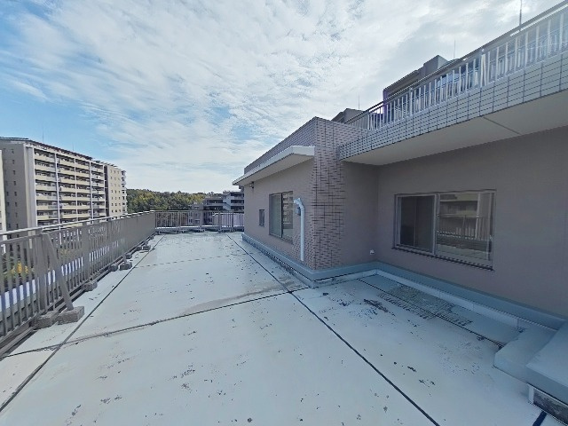 ローレルコート新千里東町あかしやの丘Ⅰ番館のバルコニー