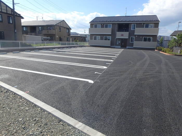 カンパーレ　Sの駐車場