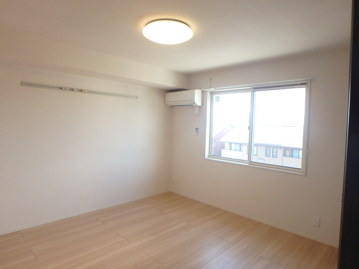 カンパーレ　Sの洋室