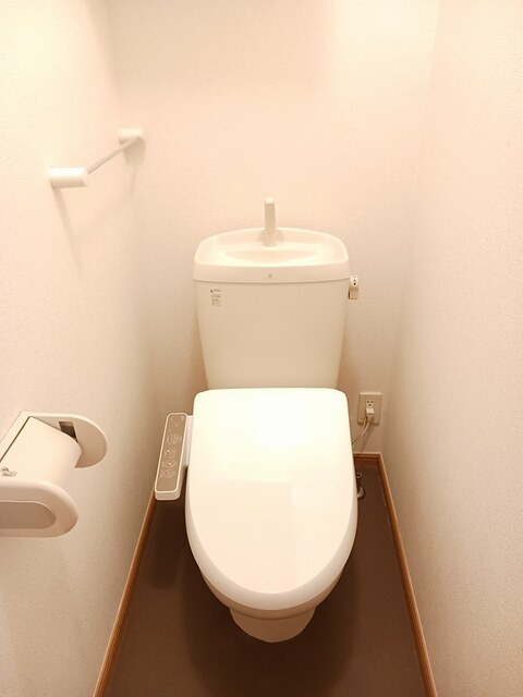 稲城市百村のアパートのトイレ