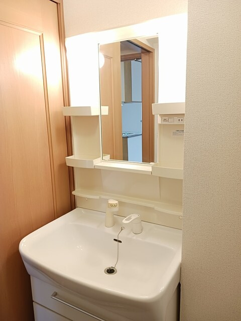 稲城市百村のアパートの洗面所