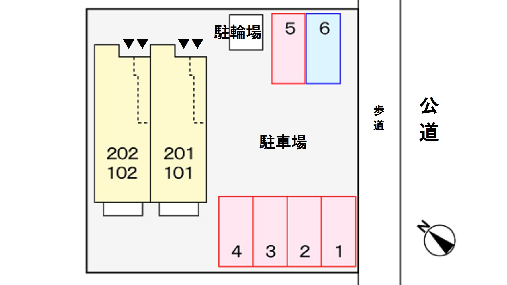 アムールの駐車場