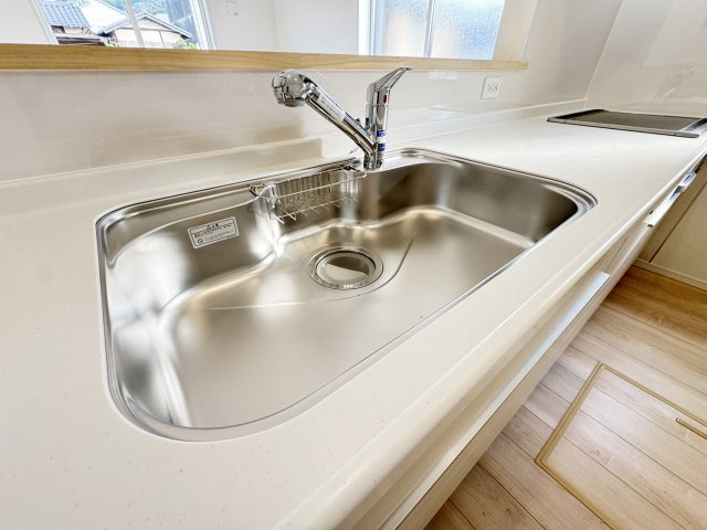 耐震+制震の家 西大島新田：住宅性能取得物件 平屋モデルのキッチン|安全安心IHクッキングヒーター
お手入れ楽々！