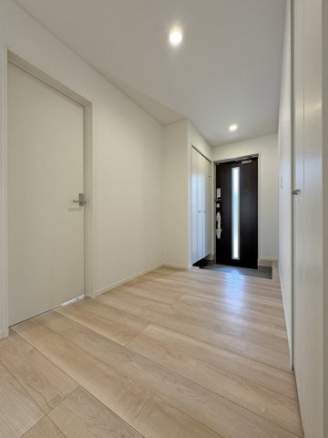 耐震+制震の家 西大島新田：住宅性能取得物件 平屋モデルの外観：施工例|■TVモニター 夜間の訪問者の顔も確認できるLEDライトを装備
■カードキー　カードやシールを近づけるだけで開け閉め出来る機能
■雨風に強い軽量アルミニウム仕上 インターホン 照明 ポスト 表札セット