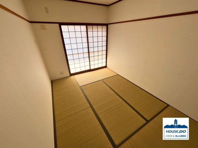 3面バルコニー&全居室6帖以上！三旺マンション香流の和室|和室は、来客用のおもてなしスペースとしてはもちろん、ご家族での団らんの空間にもぴったり♪
押し入れも付いています。