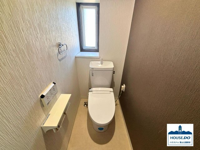 3面バルコニー&全居室6帖以上！三旺マンション香流のトイレ|窓付きの、明るく清潔なトイレで、ホッとひと息