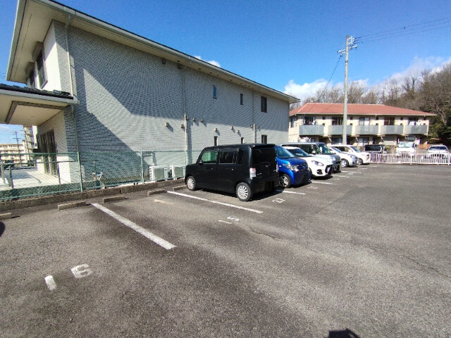 セジュールながねＡの駐車場