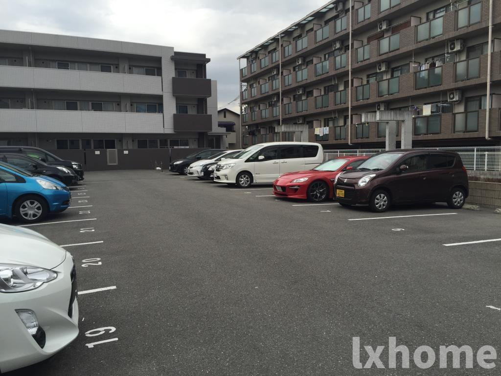 グランデ紫陽花の駐車場