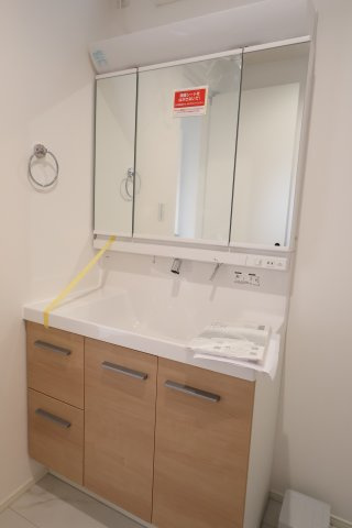 《仲介手数料無料》大宮区天沼町２丁目724-3(No.3)新築一戸建てメルディアの独立洗面台|撮影日 2025年11月15日 13:00 晴れ
