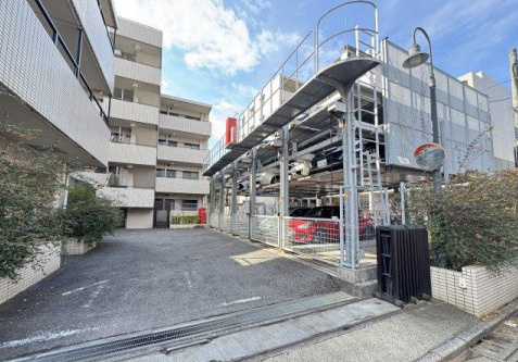 ソレイユ松戸の駐車場