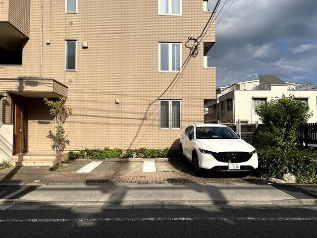 ヤマウロコＷＥＳＴの駐車場