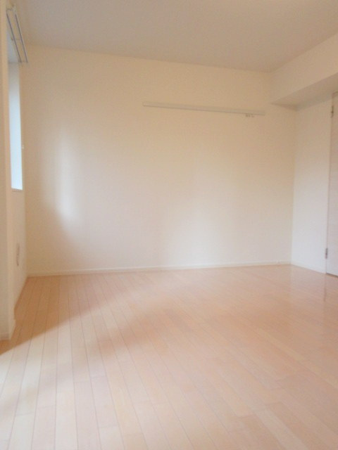 ヤマウロコＷＥＳＴの居間・リビング