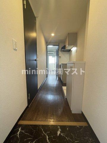 REI難波西の玄関