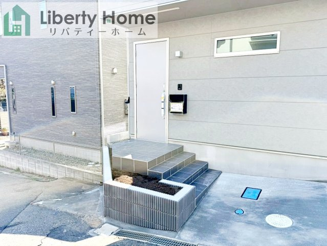 取手市中原町　新築戸建のエントランス