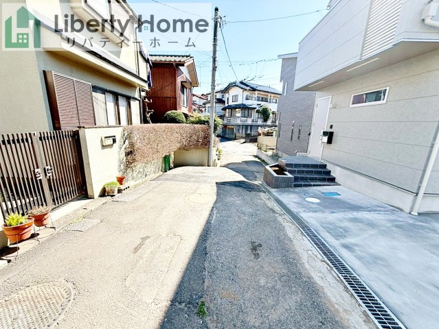 取手市中原町　新築戸建の前面道路含む現地写真