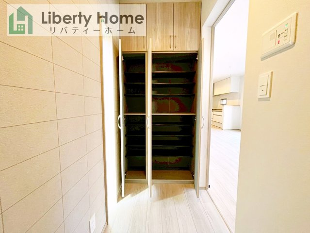 取手市中原町　新築戸建の玄関