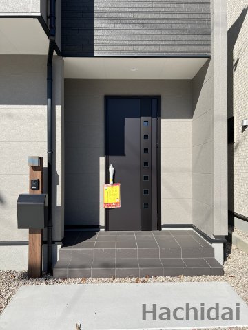 碧南市霞浦町2期　新築一戸建のエントランス