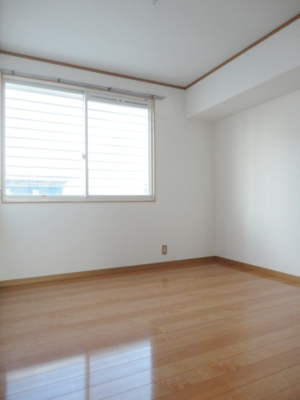 コーポ橋口【キャッシュバック対象物件】の洋室|使い勝手のいい洋室です