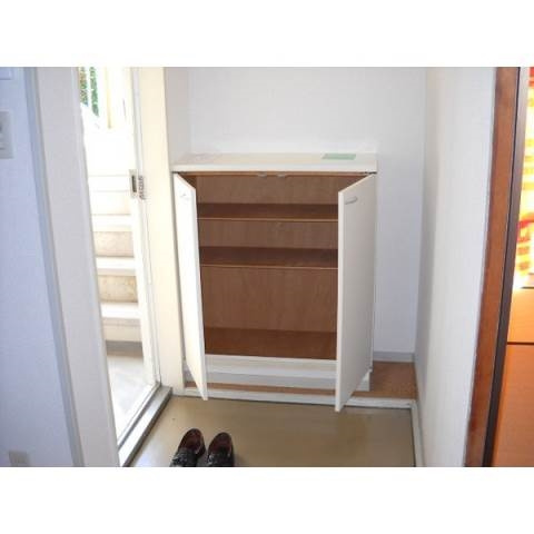 ファミール的場の玄関