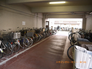【その他共用部分】 | 建物内に、広々した駐輪場があります。