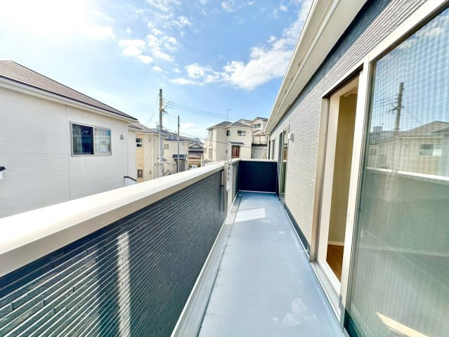 神戸市垂水区南多聞台4丁目のバルコニー|南面バルコニーでは気持ちよくお洗濯物を乾かすことができます！