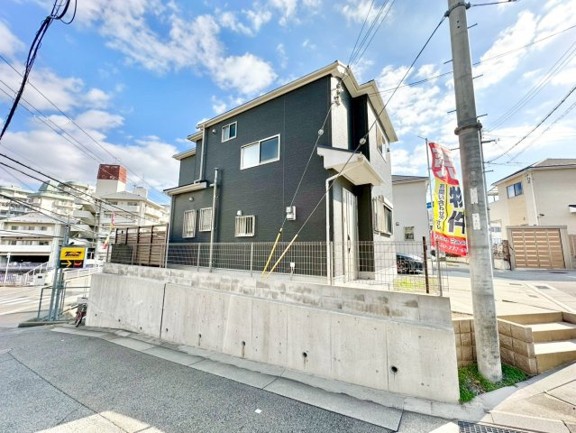 神戸市垂水区南多聞台4丁目の前面道路含む現地写真|角地につき陽当たり、通風良好◎