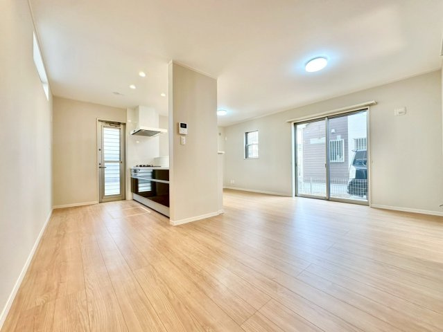 神戸市垂水区南多聞台4丁目の居間・リビング|ご家族みんながゆったりくつろげるリビングは16.5帖♪