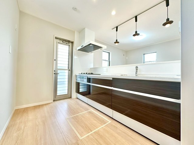 神戸市垂水区南多聞台4丁目のキッチン|お料理を効率的に楽しく♪勝手口付き♪