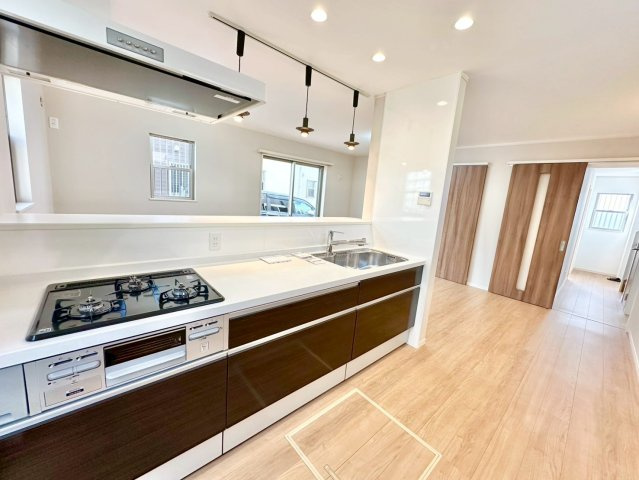 神戸市垂水区南多聞台4丁目のキッチン|3口コンロで同時に複数の調理を進められるため、調理時間の短縮に！