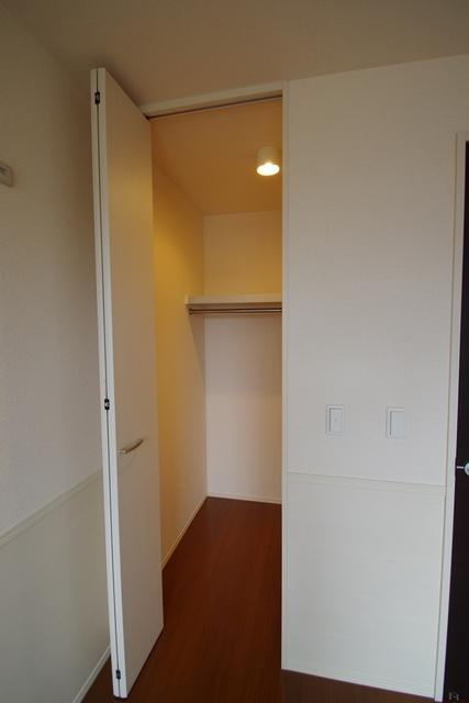 稲城市東長沼のアパートの収納