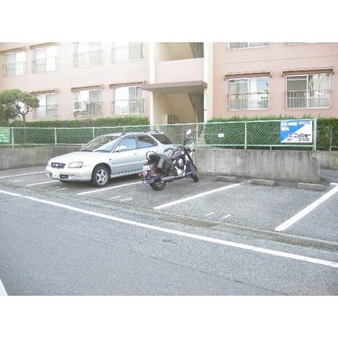 コーポひかり（美合新町）の駐車場