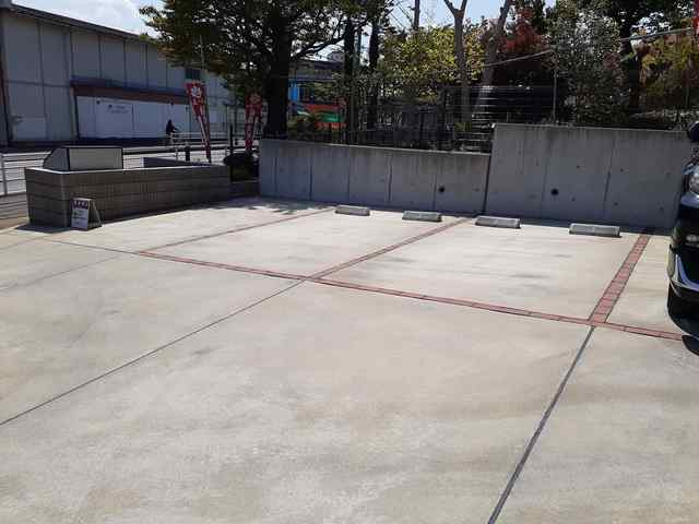 バースロケーションの駐車場