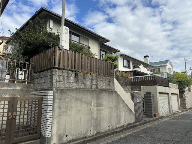 明石市朝霧台戸建の前面道路含む現地写真