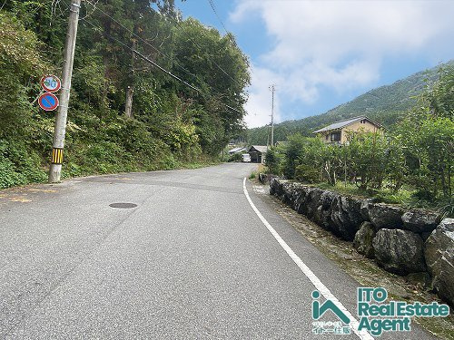 大原勝林院町 中古戸建の前面道路含む現地写真